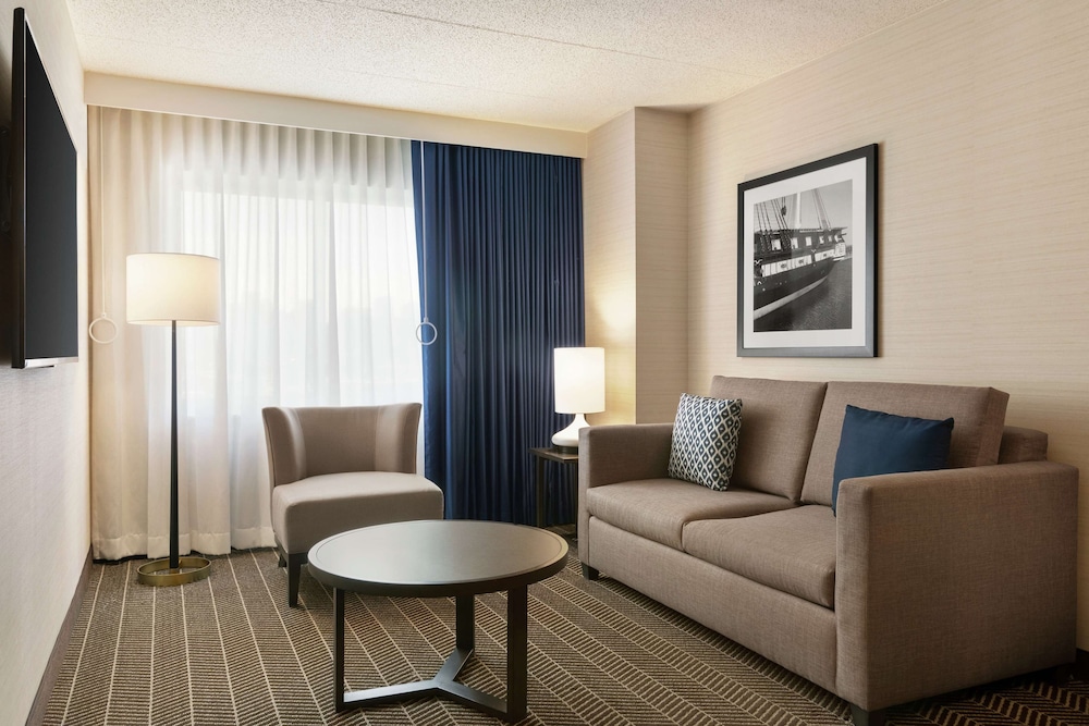 Embassy Suites Boston Logan Airport - photo 15