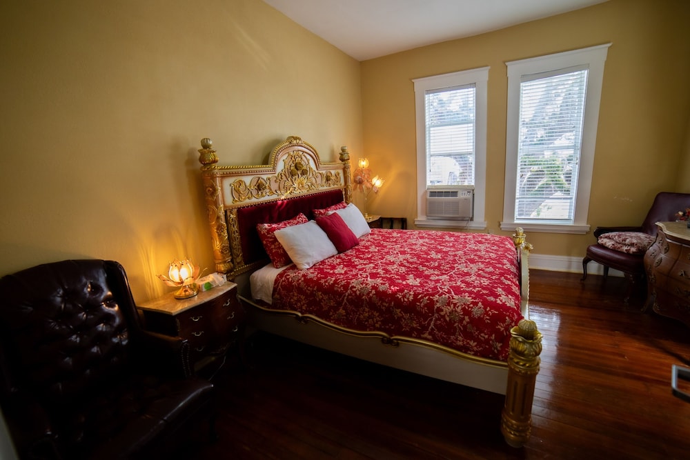 Oaak Tree Hotel - photo 70