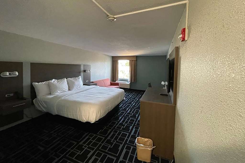 Baymont by Wyndham Chattanooga Eastridge - photo 11