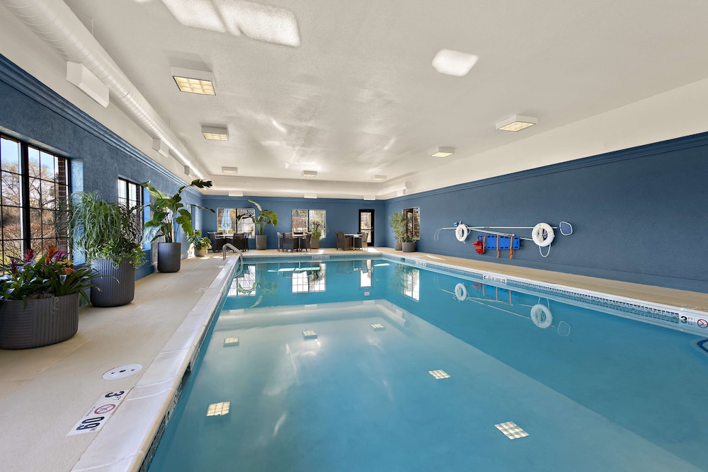 Hampton Inn & Suites by Hilton Petoskey - photo 51