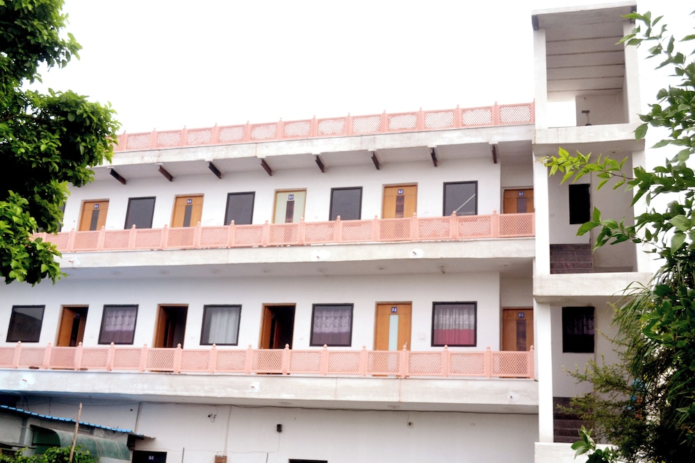 Hotal Royal Restaurant and Bar in Bharatpur, India