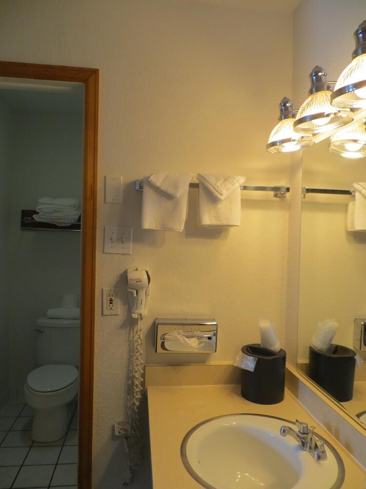 Silver Saddle Motel - photo 22
