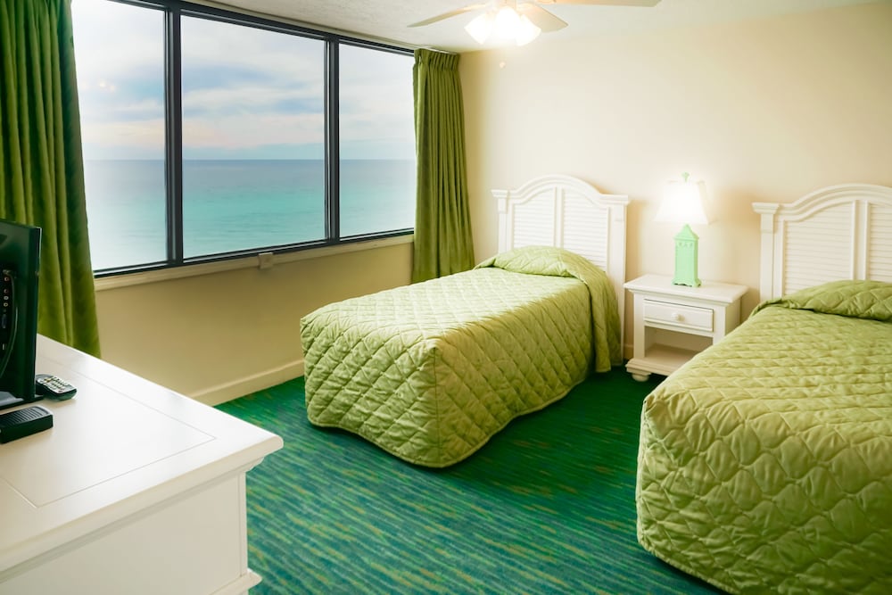 Landmark Holiday Beach - photo 4