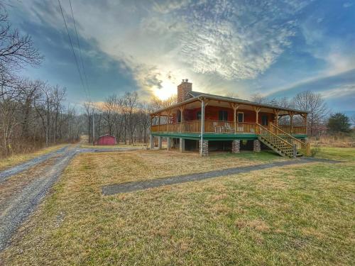 Heaven Can Wait River Retreat with hot tub — hotel in Luray