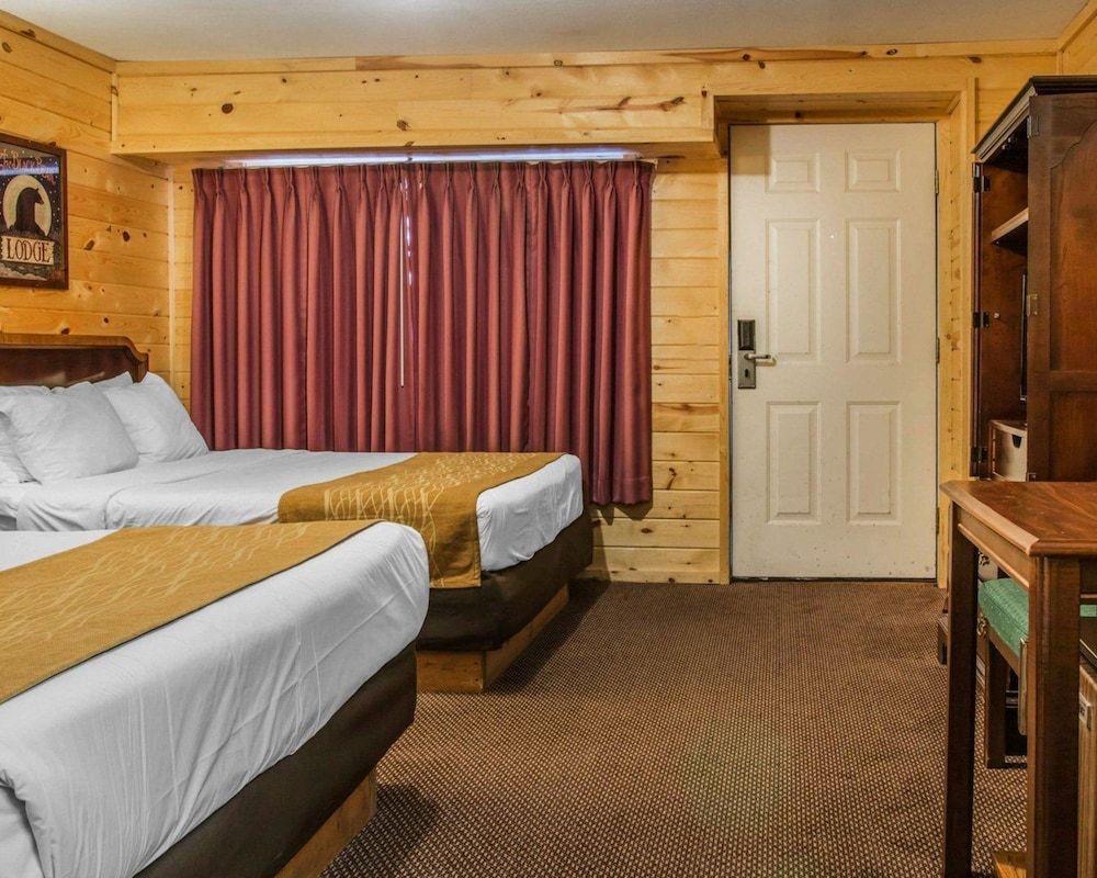 Econo Lodge Mackinaw City - photo 9