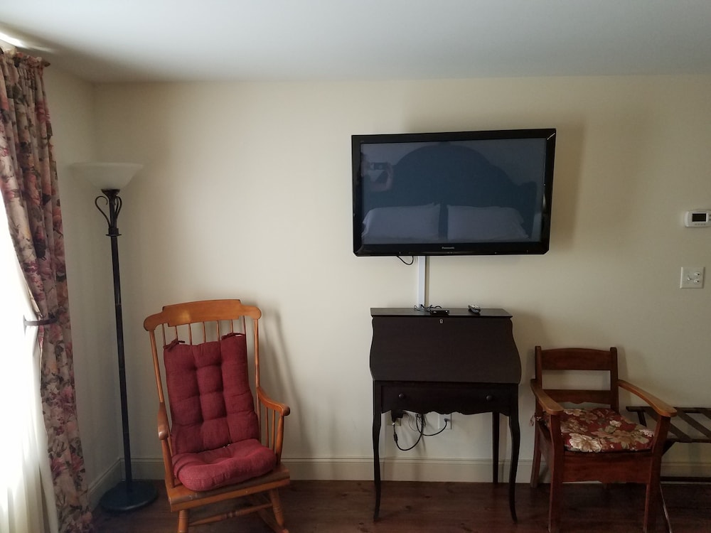 Tilton Inn - photo 8