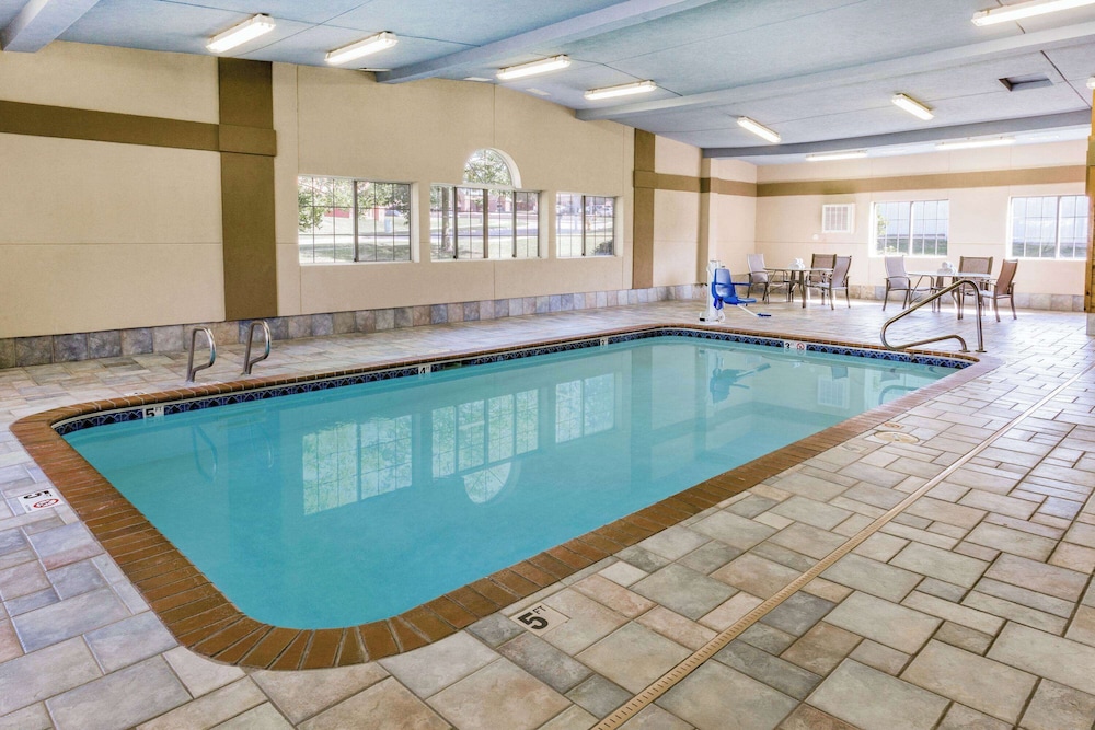 AmericInn by Wyndham Des Moines Airport - photo 35
