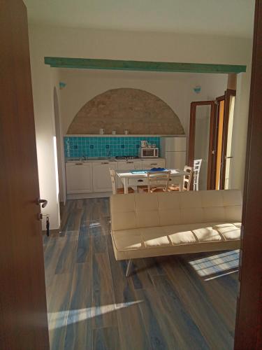 Sa Dommu de Kerciu vista mare con parcheggio — Baunei — photo 2