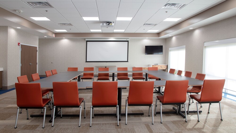 Holiday Inn Express & Suites Marion by IHG - photo 19