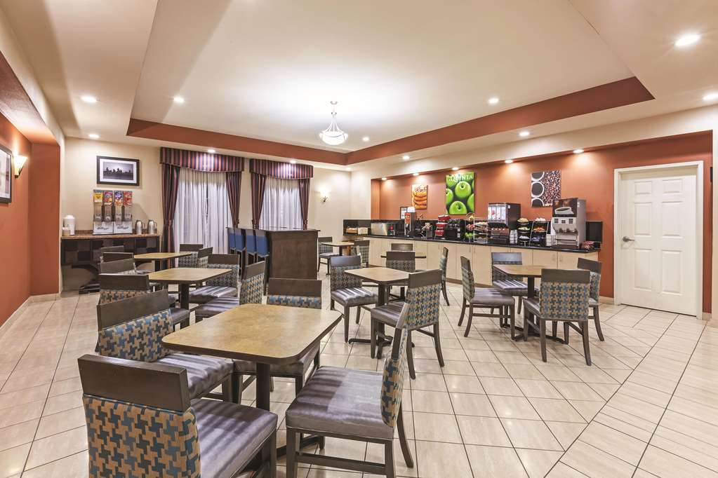 La Quinta Inn & Suites by Wyndham Granbury - photo 30