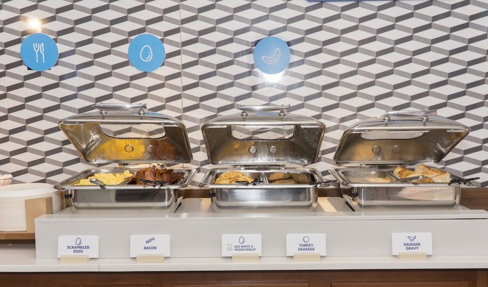 Holiday Inn Express Hotel & Suites Madison by IHG - photo 60