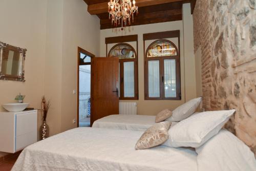 Apartamentos La Casa Del Grial — 4-Star Luxury Hotel in Toledo, Spain