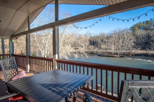 Wine Down - carbon neutral hotel in Franklin