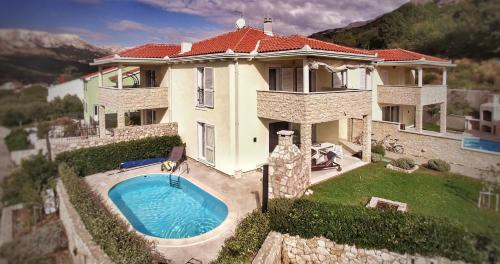Ferienhaus mit Meerblick & Pool in Baška Villa Planina — 4-Star Luxury Hotel in Baska, Croatia
