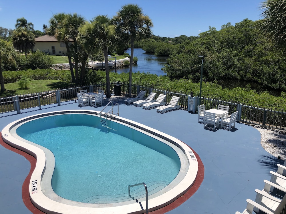 Sun Coast Inn - photo 25