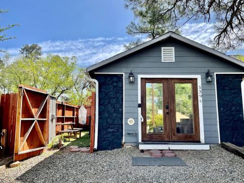The Modern Blue Walk to Downtown Prescott in Prescott, United States