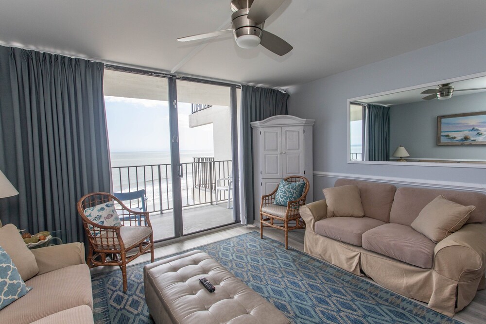 Royal Garden Resort 705 2 Bedroom Condo by RedAwning in Murrells Inlet, United States