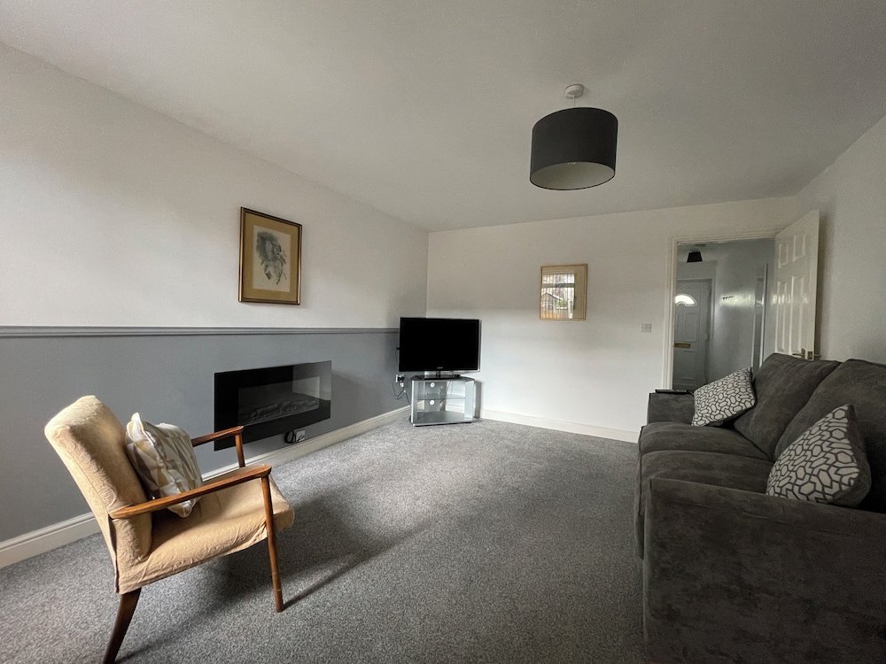 Cosy And Comfortable Apt With Parking 19159843 — Worksop