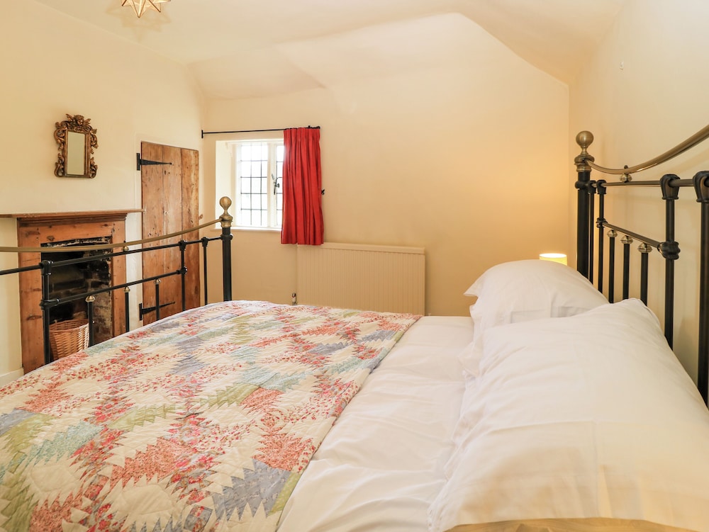 3 Malthouse Cottages — Alton — photo 3
