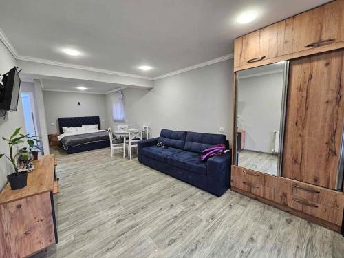 MaRKoS Sololaki Flat