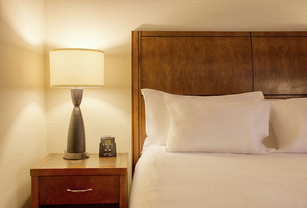 Hilton Garden Inn Milwaukee Downtown - photo 17