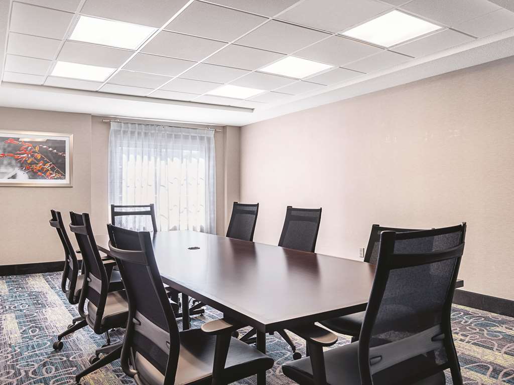 La Quinta Inn & Suites by Wyndham Phoenix Chandler - photo 37