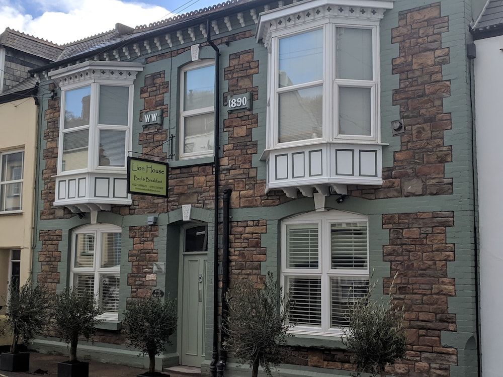Lion House Bed and Breakfast — 4-Star Luxury Hotel in Ilfracombe, United Kingdom