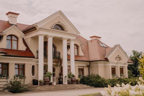 Winny Dworek — 4-Star Luxury Hotel in Sulechow, Poland