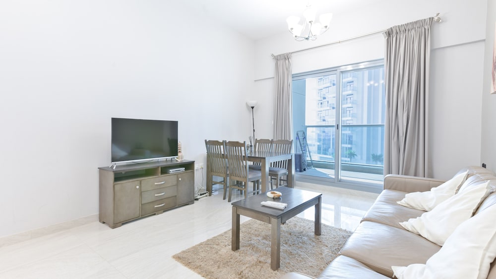 Luxury StayCation Vibrant 1BR Apartment With Pool and Huge Balcony — 4-Star Luxury Hotel in Dubai, United Arab Emirates