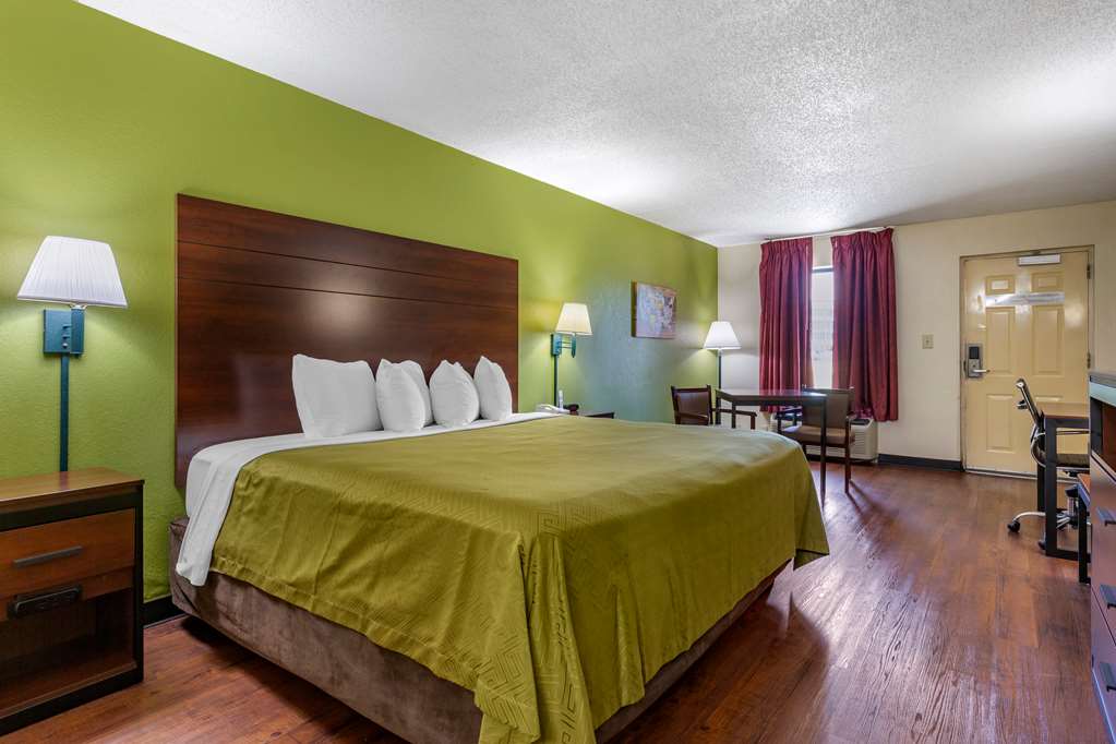 Econo Lodge Fayetteville I 95 - photo 16