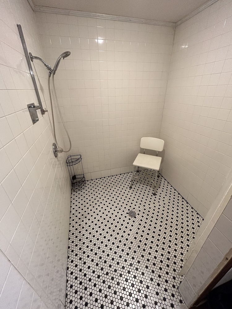 Valley Inn and Suites - photo 56
