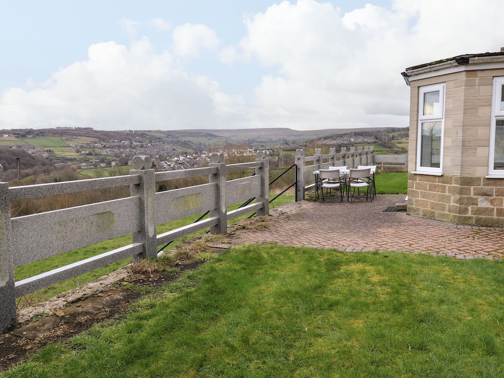 Bronte View Hideaway — Keighley