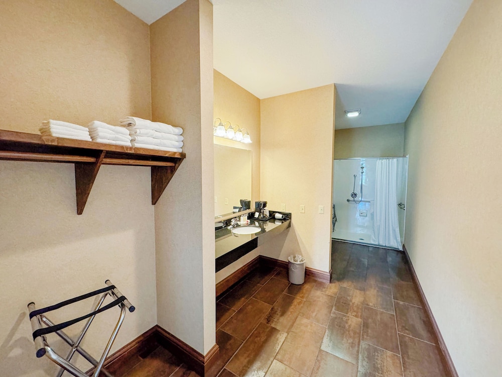 Days Inn by Wyndham Mackinaw City Lakeview - photo 31