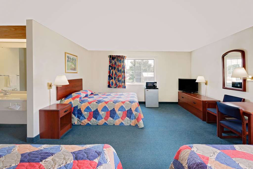 Emmetsburg Hotel and Suites - photo 9