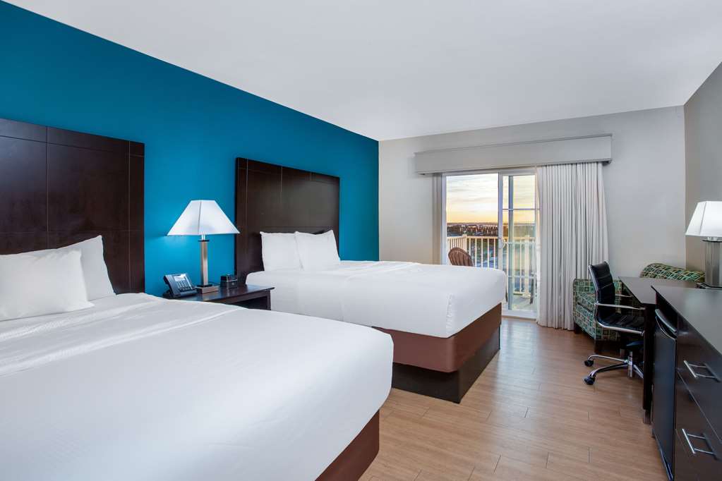 La Quinta Inn & Suites by Wyndham Ocean City - photo 10