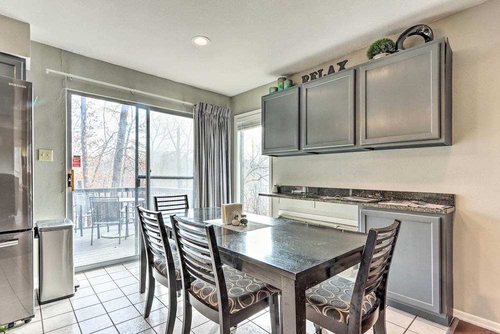 1 Mi to Margaritaville Resort: Osage Beach Home - photo 6