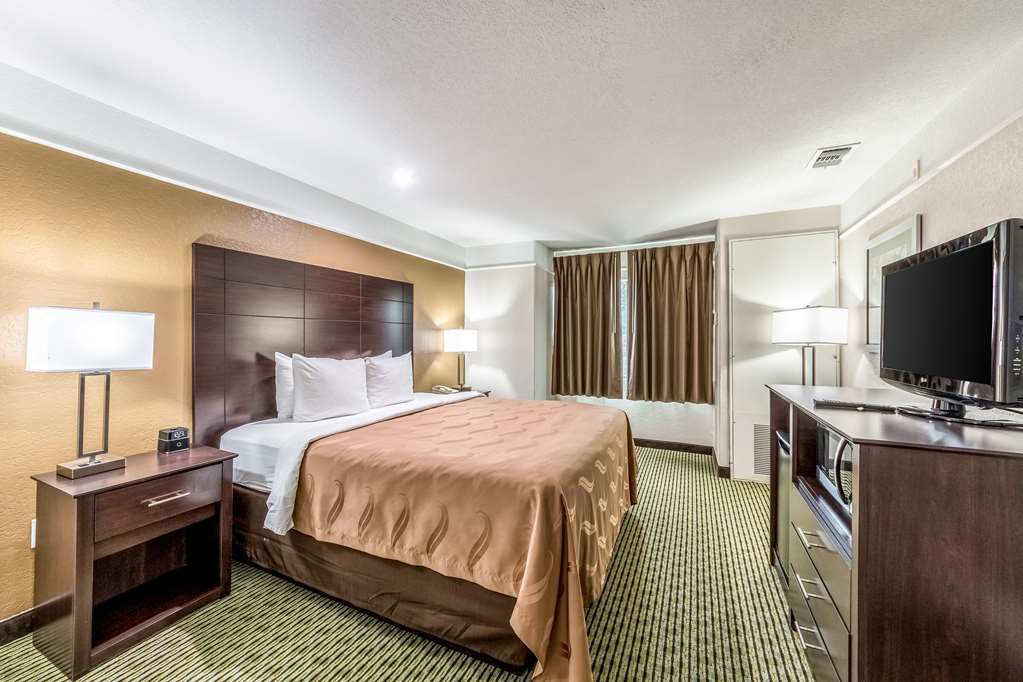 Quality Inn & Suites SeaWorld North - photo 24
