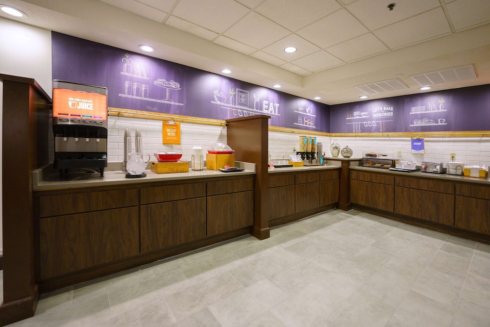 Hampton Inn Hays North of I 70 - photo 17