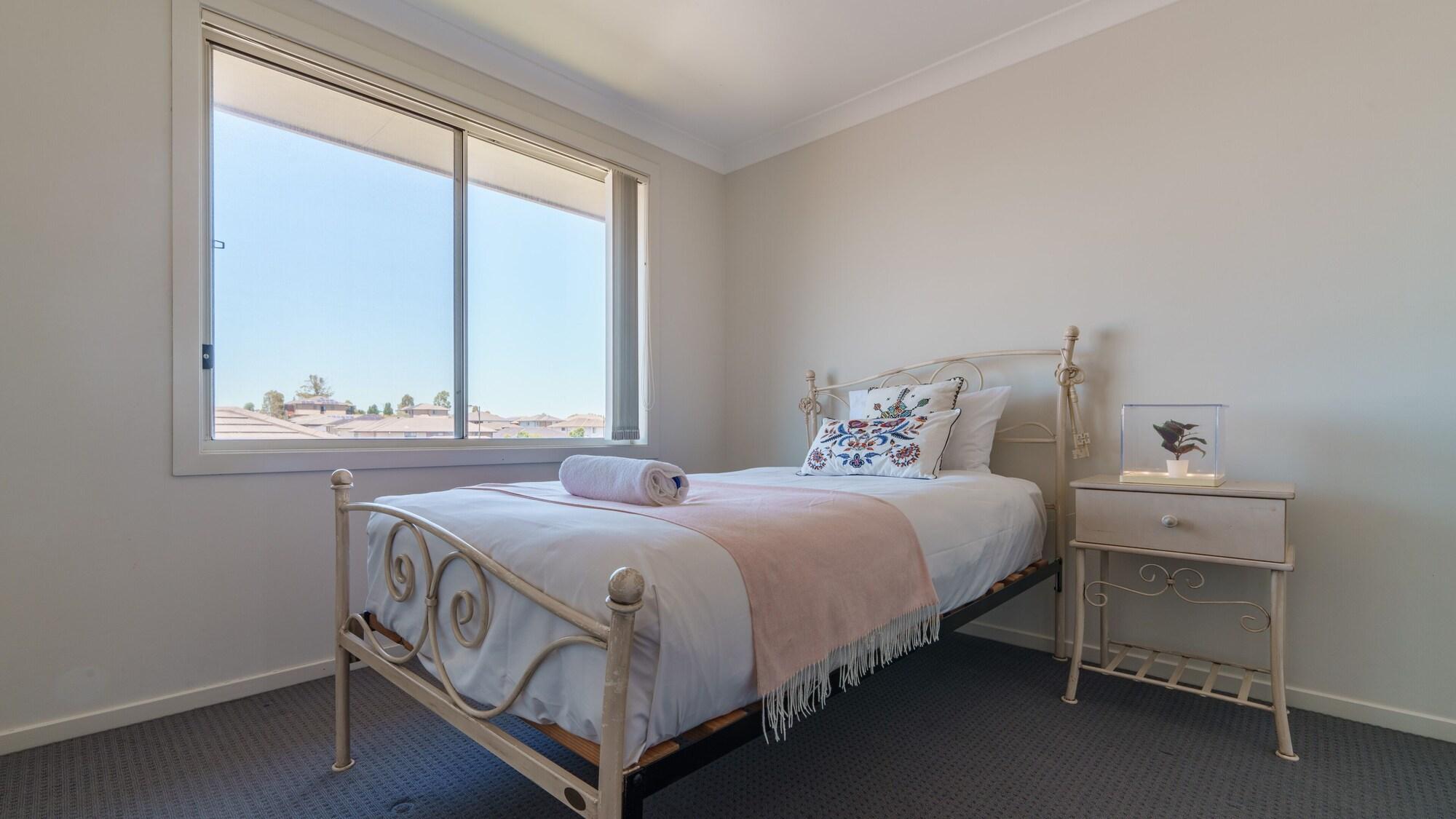 Jordan Spring Sweet 5 Br Close to Shops&Parks — 4-Star Luxury Hotel in Penrith, Australia