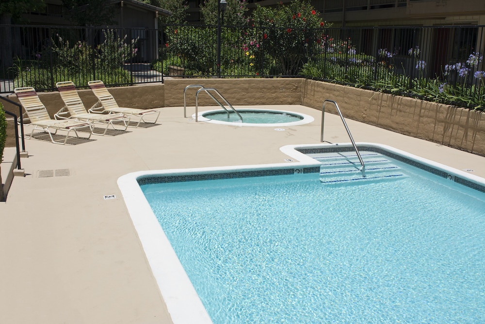 Red Roof Inn San Dimas Fairplex - photo 17