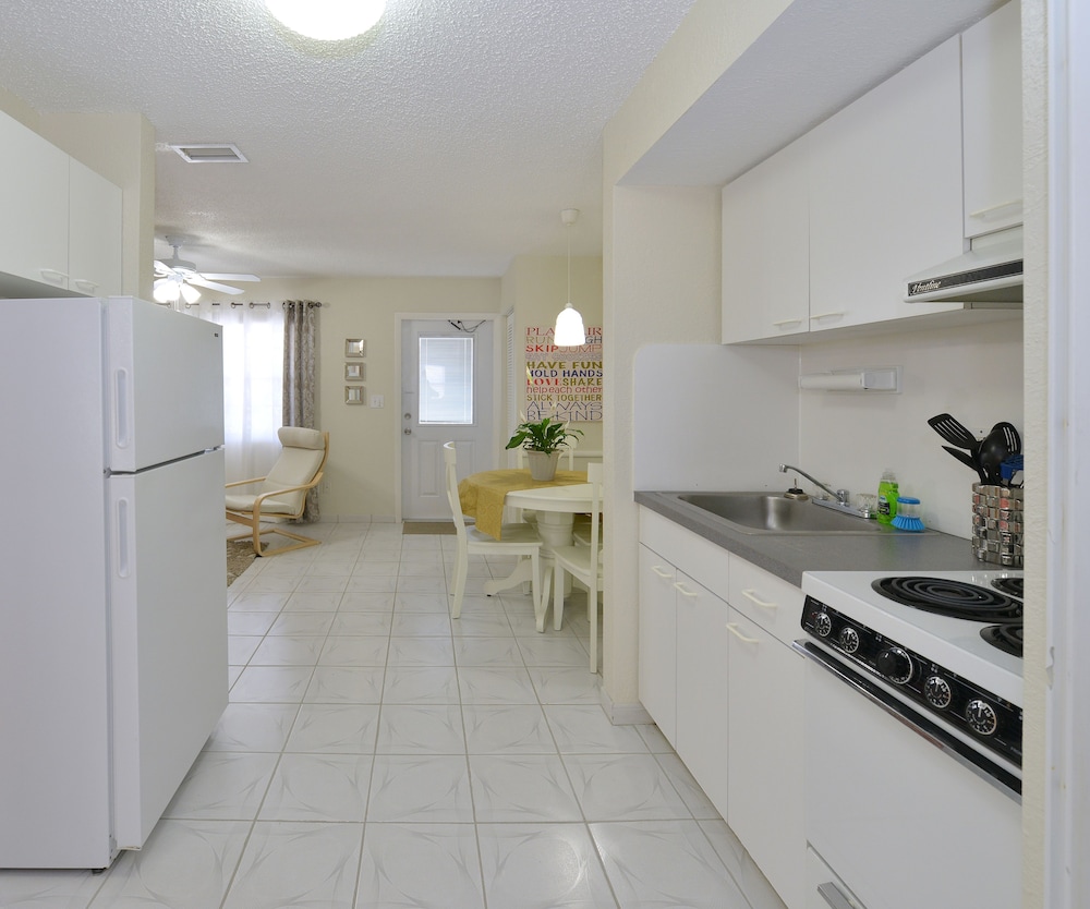 Hollywood by the Sea Hotel - photo 28