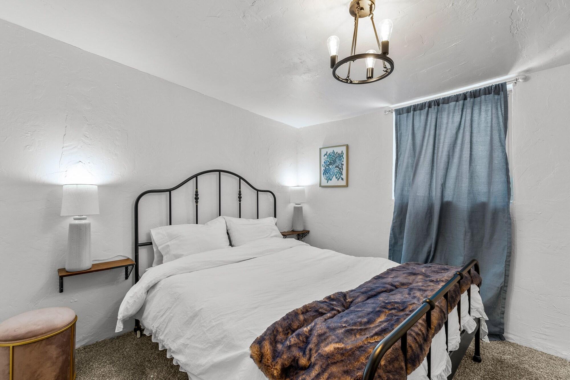 5 minute walking to downtown NAU coffee shops shopping parks and more in Flagstaff, United States