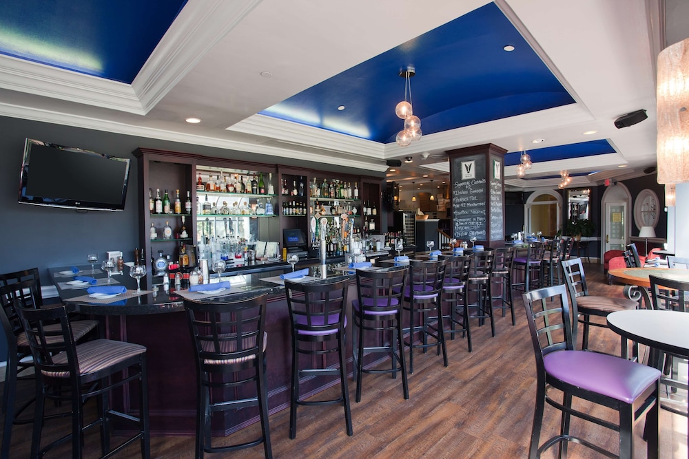 Hampton Inn & Suites Stamford - photo 35