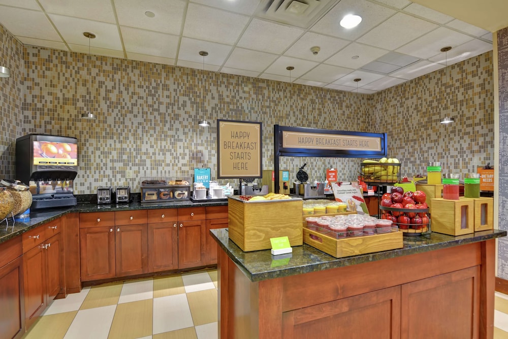 Hampton Inn & Suites Newark Harrison Riverwalk - photo 28