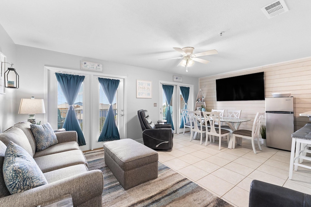 Grand Caribbean East 403 in Pensacola, United States