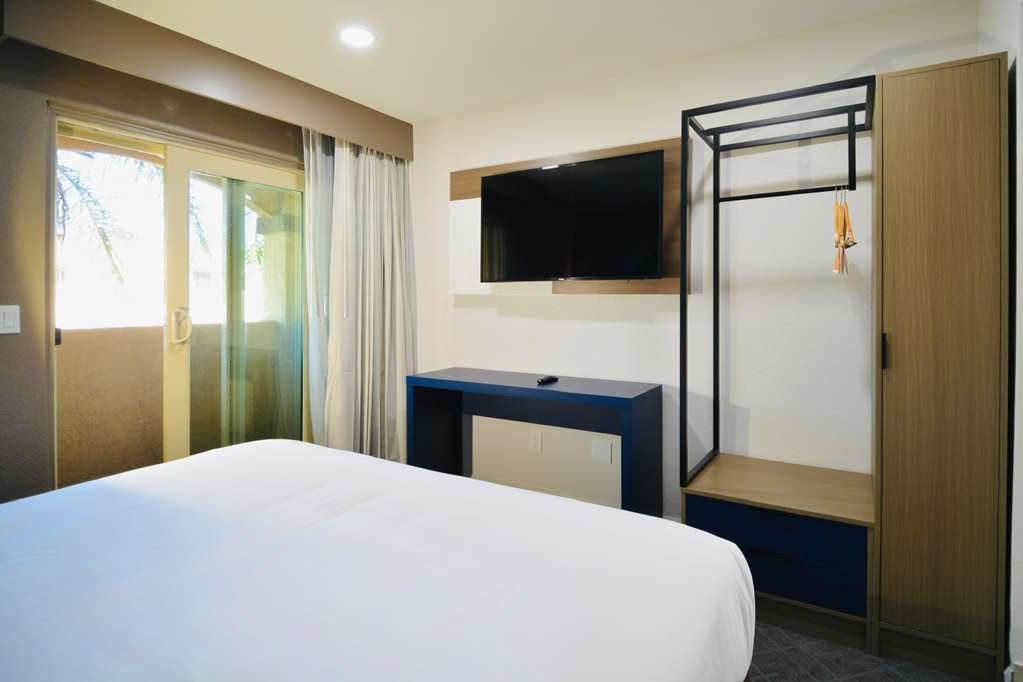 Comfort Inn & Suites Moreno Valley near March Air Reserve Base - photo 8