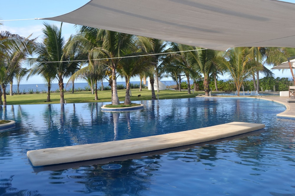 Private Jacuzzi 2 Bedrooms 7 Guests in Taxisco, Guatemala