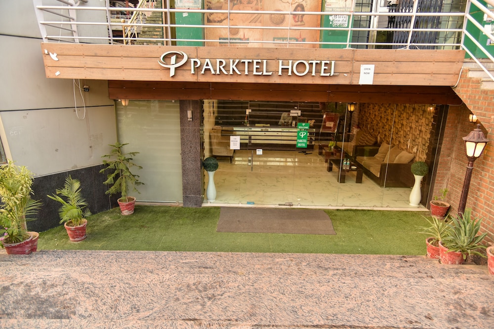 Hotel Park Well in Ghaziabad, India