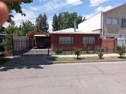 Amplio alojamiento vacacional ubicado a 500 metros de la plaza y a 5 minutos de la ruta del vino in Santa Cruz, Chile