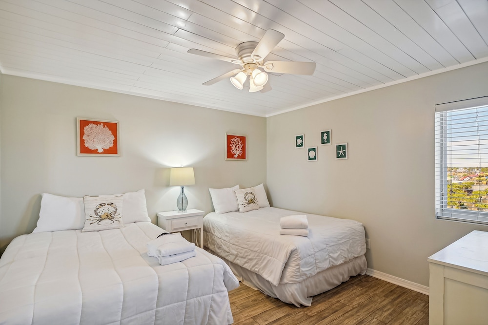 Destin Towers 61 2 Br Condo - photo 2